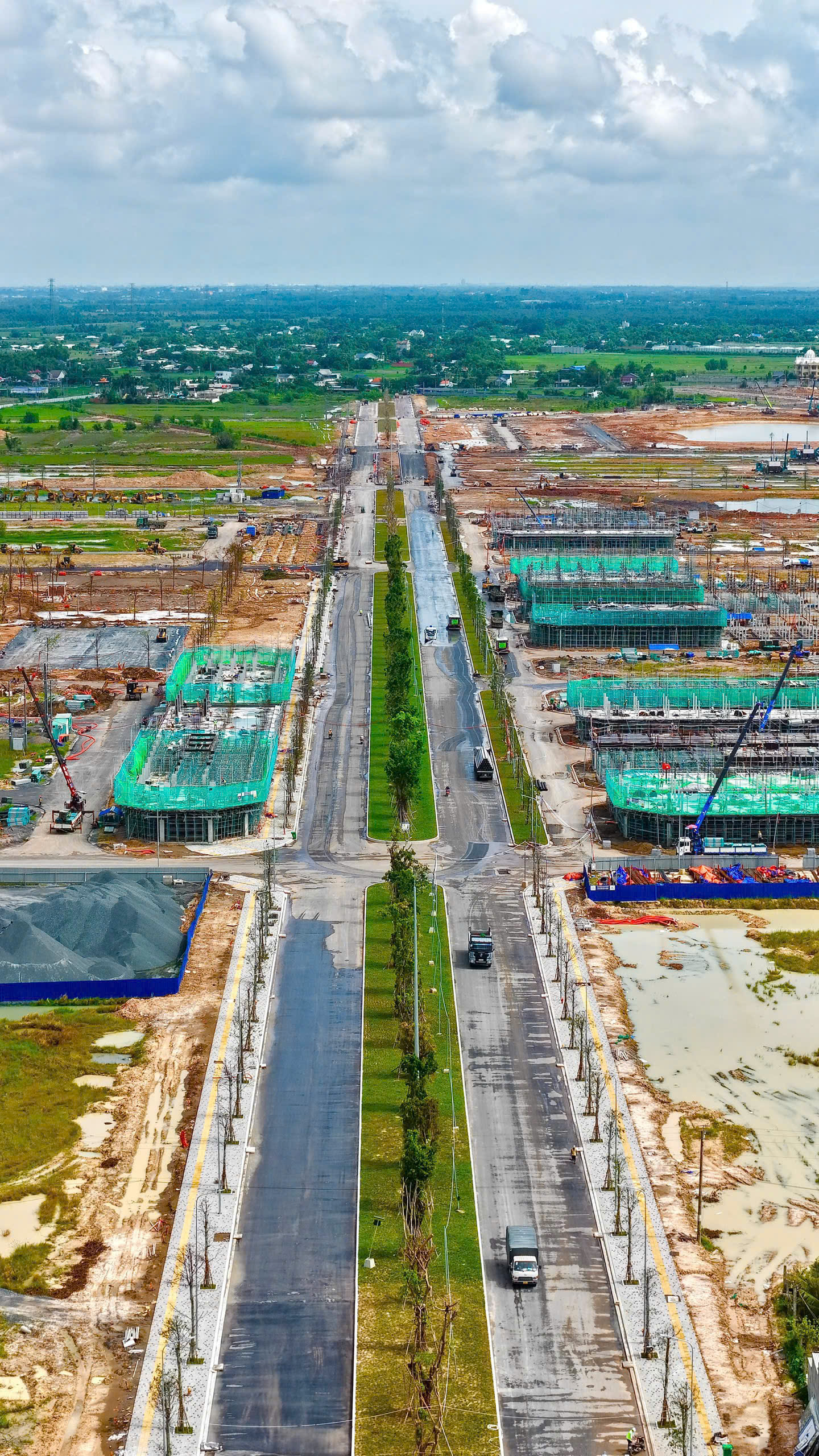 tuyen duong 3 thang 2 vinhomes green city dang duoc hoan thien