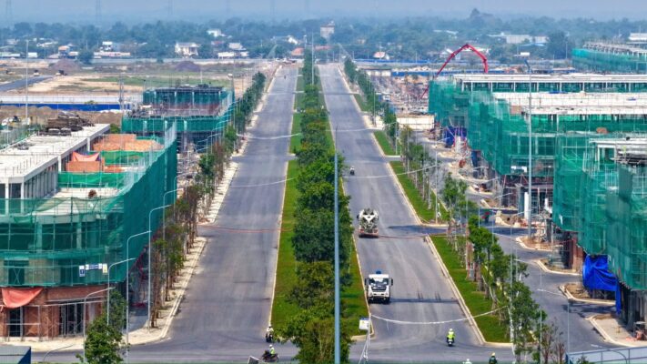Hình ảnh thực tế công trường ghi nhận tiến độ thi công đồng loạt tại các dãy nhà trọng điểm.