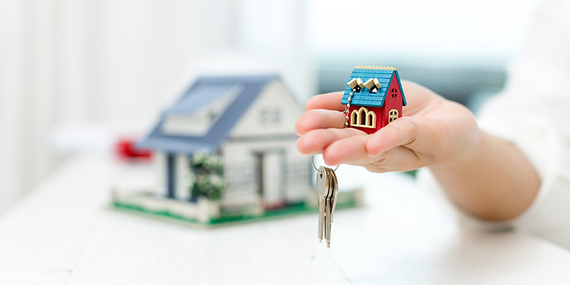 Điều quan trọng đầu tiên không phải là đi xem nhà, mà là hiểu rõ nhu cầu của chính mình. Mua để ở lâu dài hay chỉ là giải pháp trong một giai đoạn? Nhu cầu sinh hoạt hiện tại ra sao, vài năm tới có thay đổi về công việc, gia đình hay không? Khi chưa trả lời được những câu hỏi này, người mua rất dễ bị cuốn theo cảm xúc hoặc lời giới thiệu hấp dẫn, dẫn đến quyết định thiếu phù hợp với cuộc sống thực tế sau này.